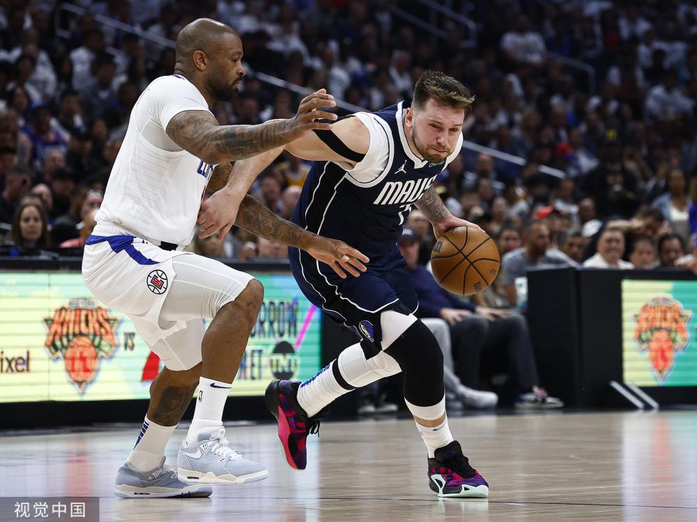 比赛中两个 比赛中两个